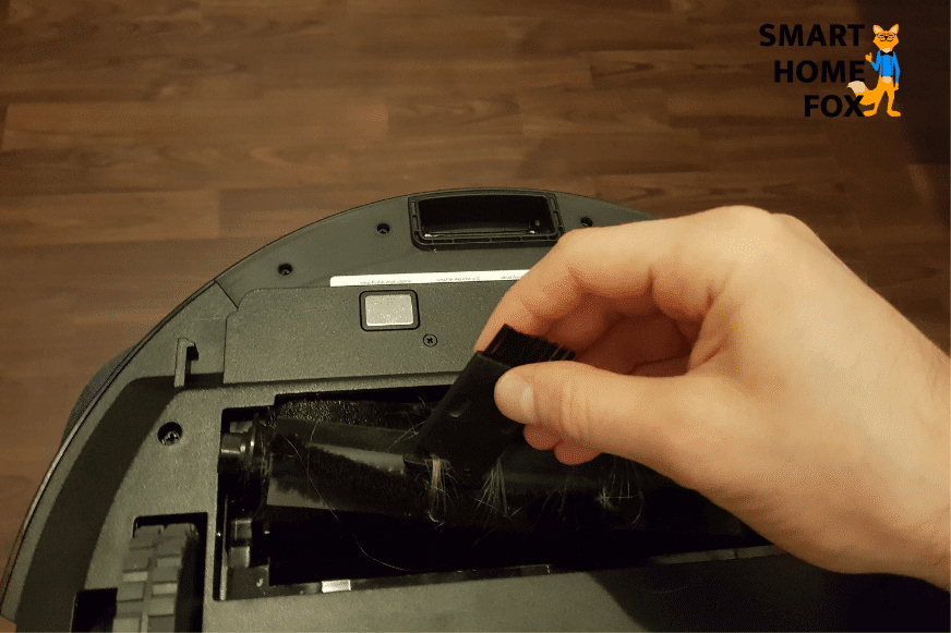 Removing hair with the cleaning tool